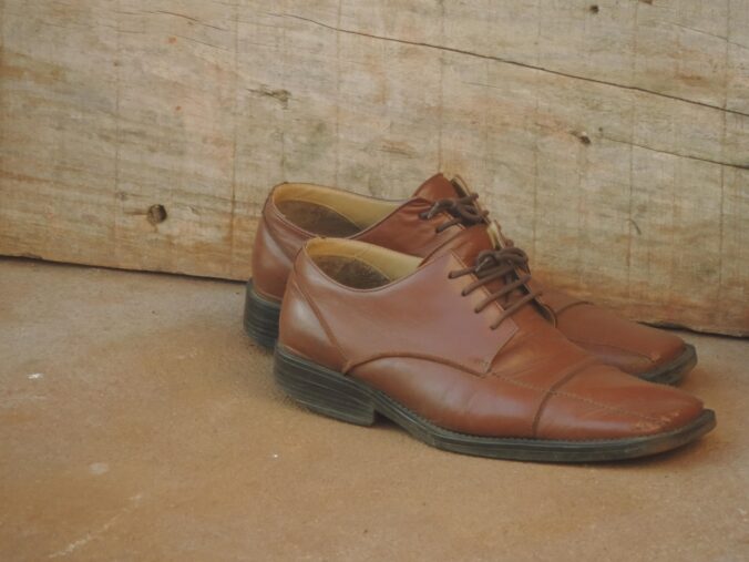 Lederschuhe richtig pflegen: Anleitung für lange Haltbarkeit auf thedandy.de